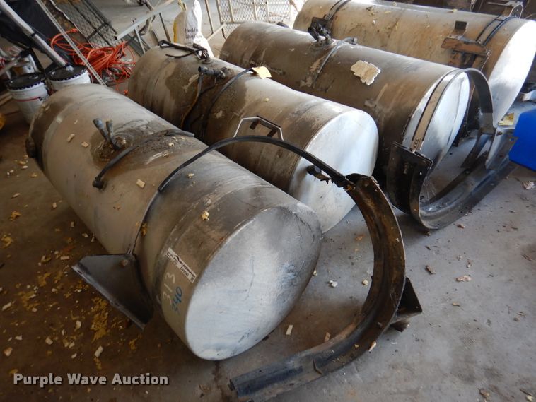 image for item DY9583 (5) fuel tanks