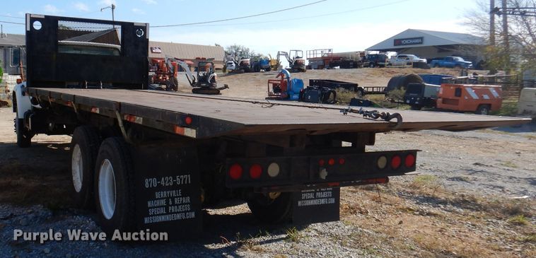 image for item DY9587 1996 Ford FT900  rollback truck