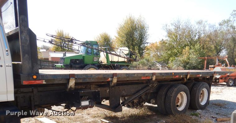 image for item DY9587 1996 Ford FT900  rollback truck