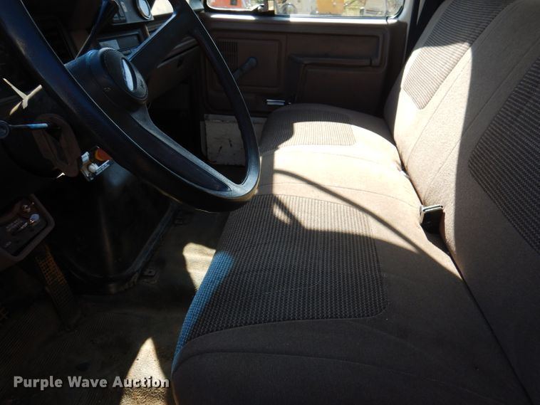 image for item DY9587 1996 Ford FT900  rollback truck