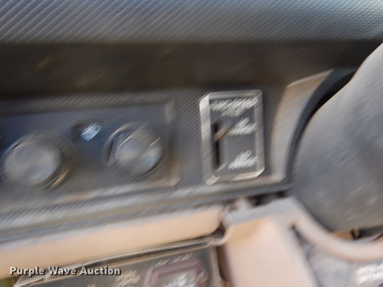 image for item DY9587 1996 Ford FT900  rollback truck