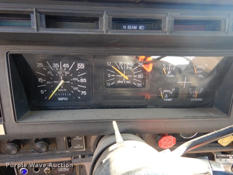 image for item DY9587 1996 Ford FT900  rollback truck