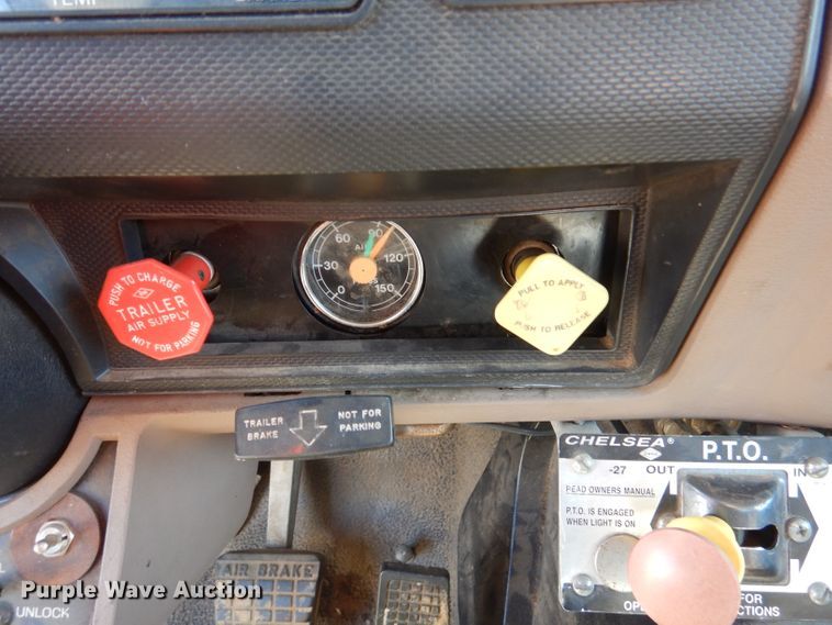 image for item DY9587 1996 Ford FT900  rollback truck