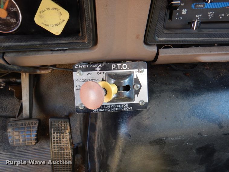 image for item DY9587 1996 Ford FT900  rollback truck