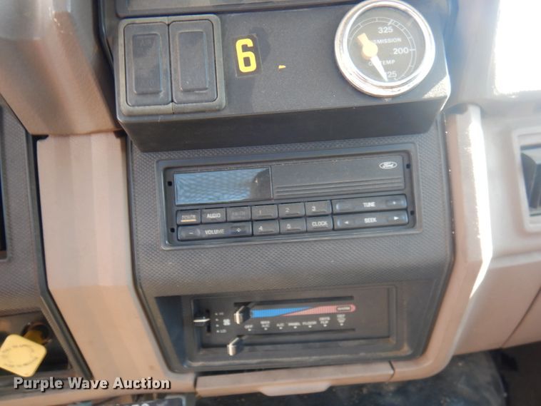 image for item DY9587 1996 Ford FT900  rollback truck