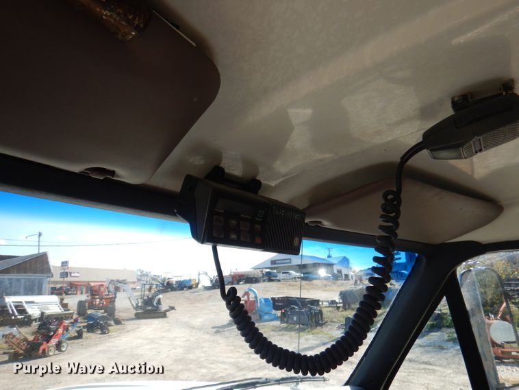 image for item DY9587 1996 Ford FT900  rollback truck