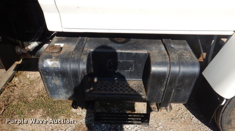 image for item DY9587 1996 Ford FT900  rollback truck