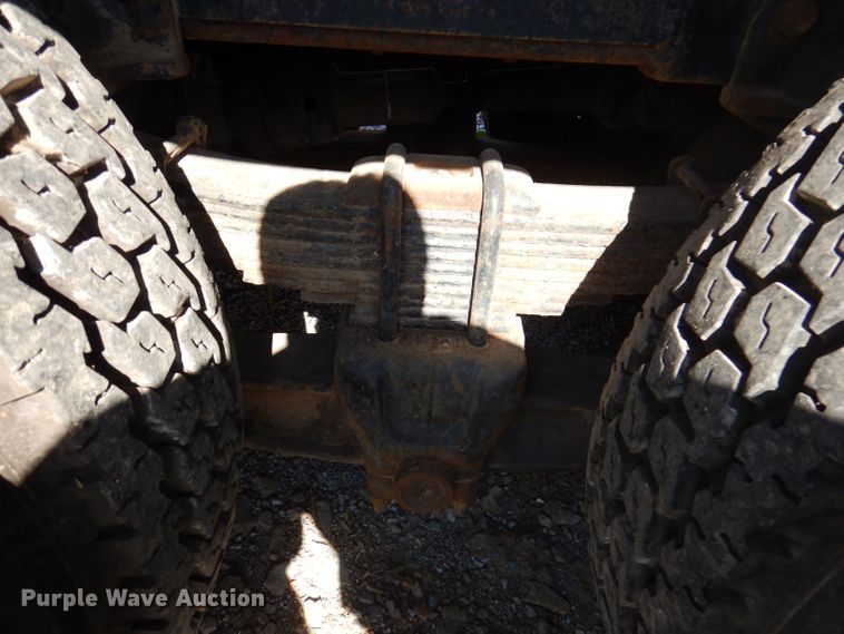 image for item DY9587 1996 Ford FT900  rollback truck