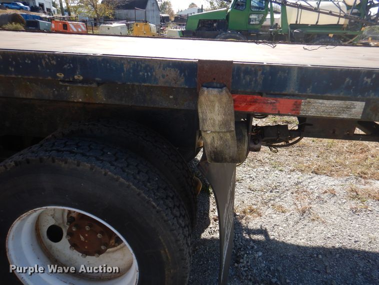 image for item DY9587 1996 Ford FT900  rollback truck