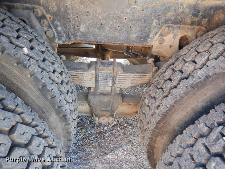 image for item DY9587 1996 Ford FT900  rollback truck