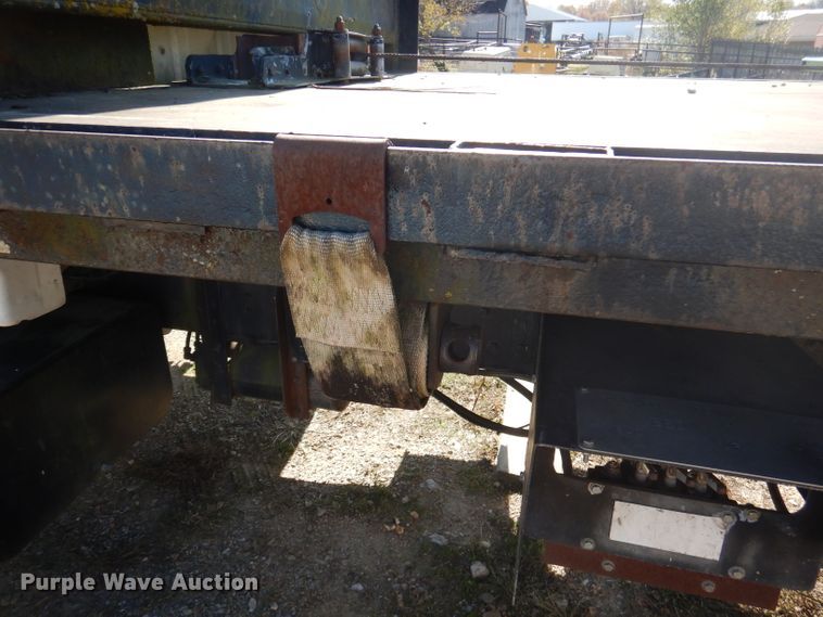 image for item DY9587 1996 Ford FT900  rollback truck