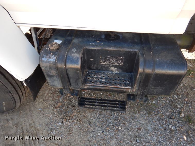 image for item DY9587 1996 Ford FT900  rollback truck