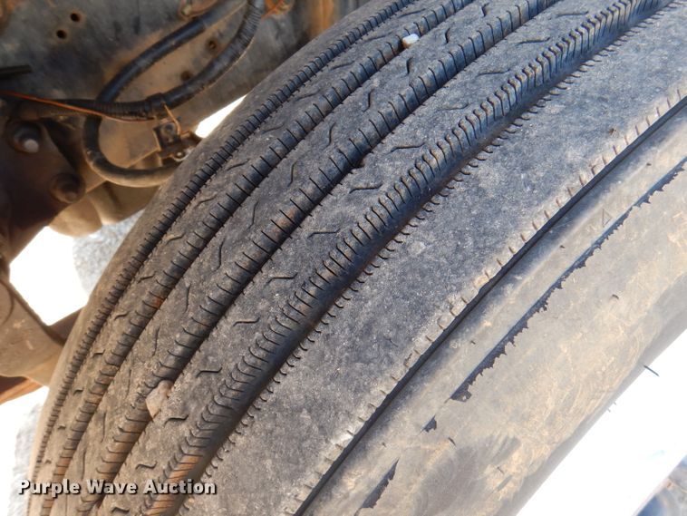 image for item DY9587 1996 Ford FT900  rollback truck