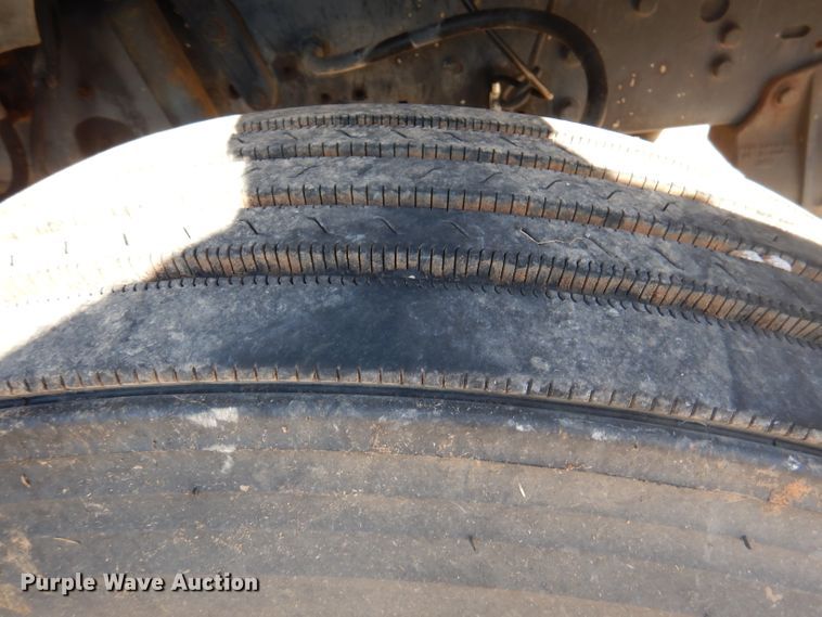 image for item DY9587 1996 Ford FT900  rollback truck