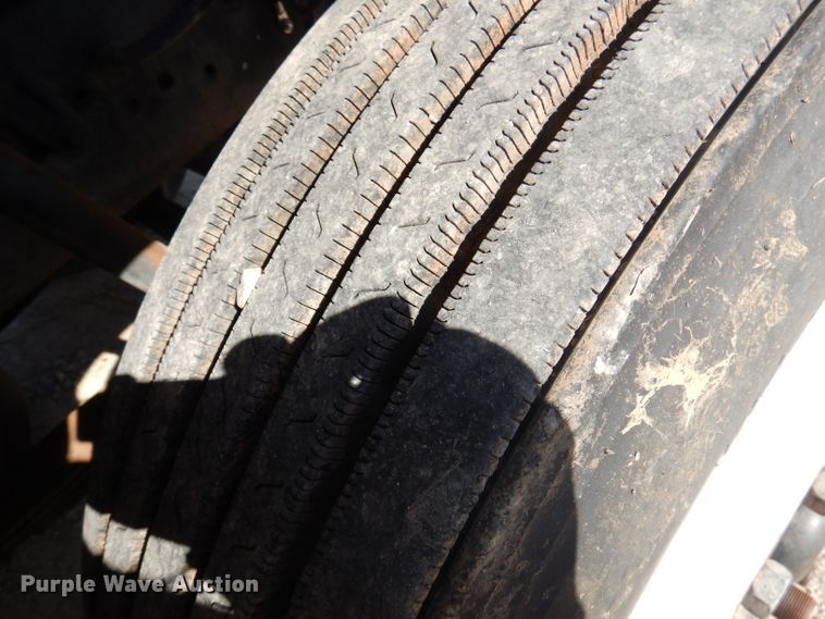 image for item DY9587 1996 Ford FT900  rollback truck