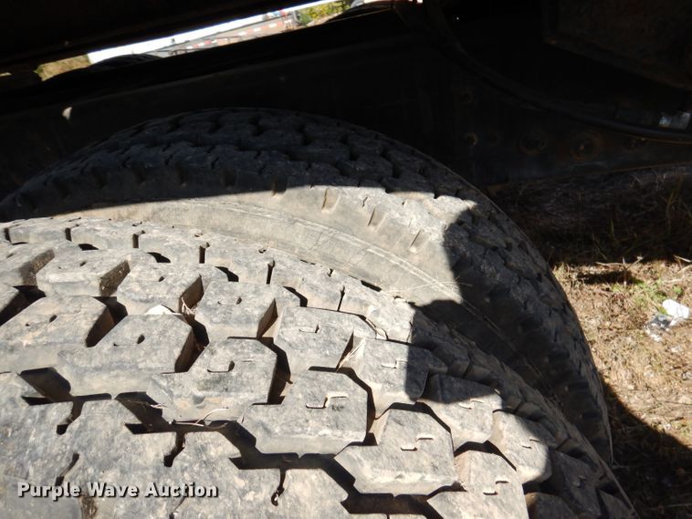 image for item DY9587 1996 Ford FT900  rollback truck