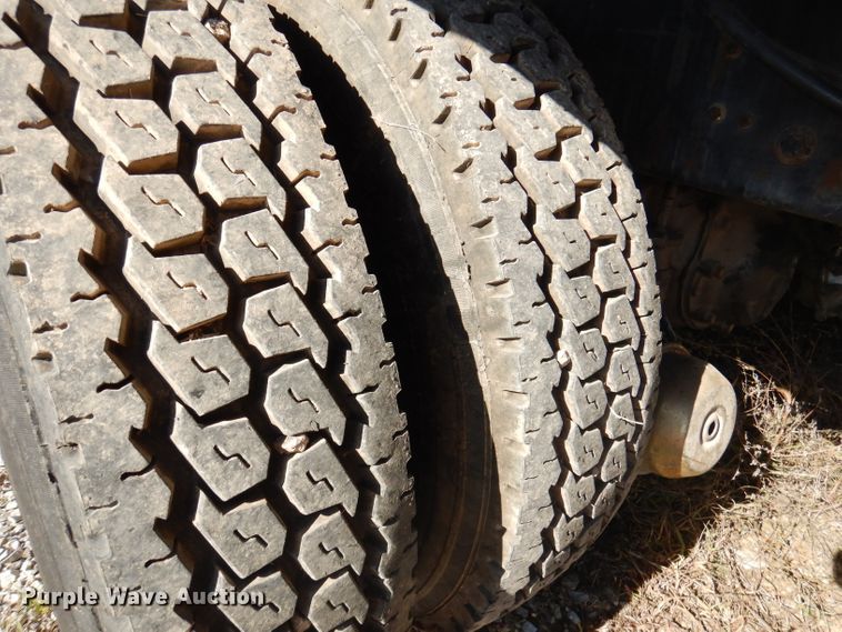 image for item DY9587 1996 Ford FT900  rollback truck