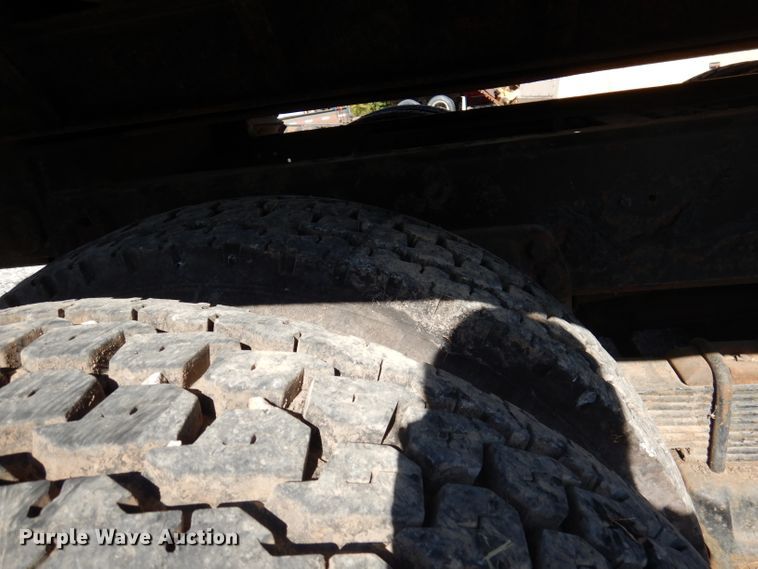 image for item DY9587 1996 Ford FT900  rollback truck