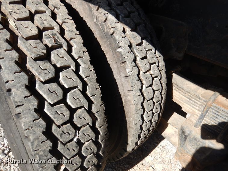 image for item DY9587 1996 Ford FT900  rollback truck