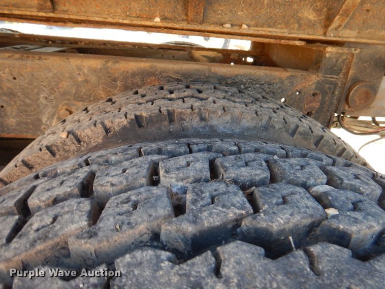 image for item DY9587 1996 Ford FT900  rollback truck