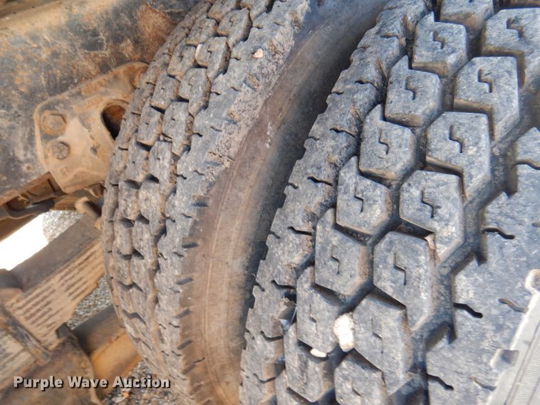 image for item DY9587 1996 Ford FT900  rollback truck