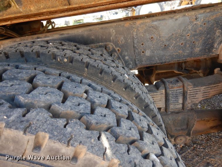 image for item DY9587 1996 Ford FT900  rollback truck