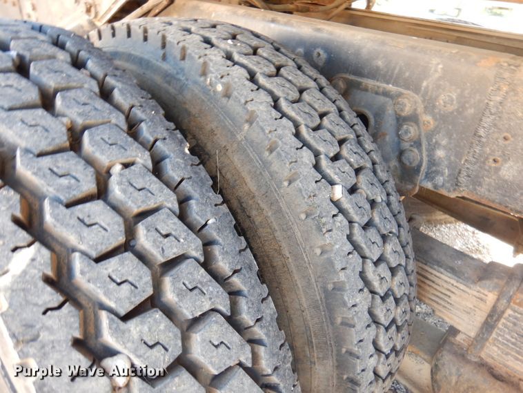 image for item DY9587 1996 Ford FT900  rollback truck