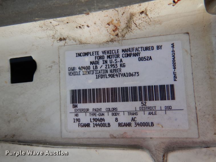 image for item DY9587 1996 Ford FT900  rollback truck