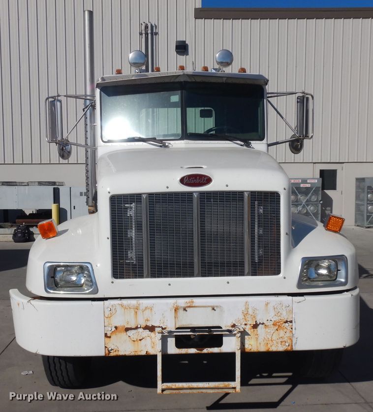 image for item EY9047 2003 Peterbilt 330  semi truck