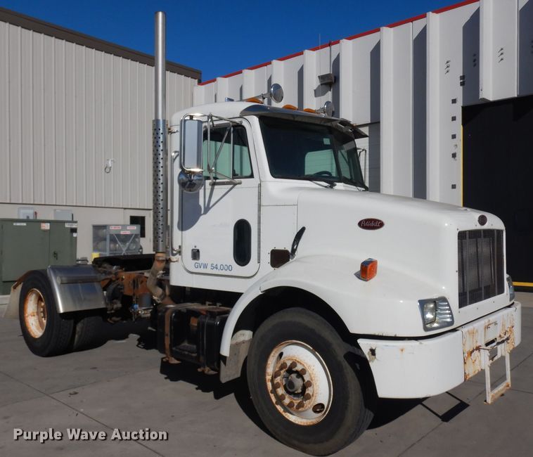 image for item EY9047 2003 Peterbilt 330  semi truck