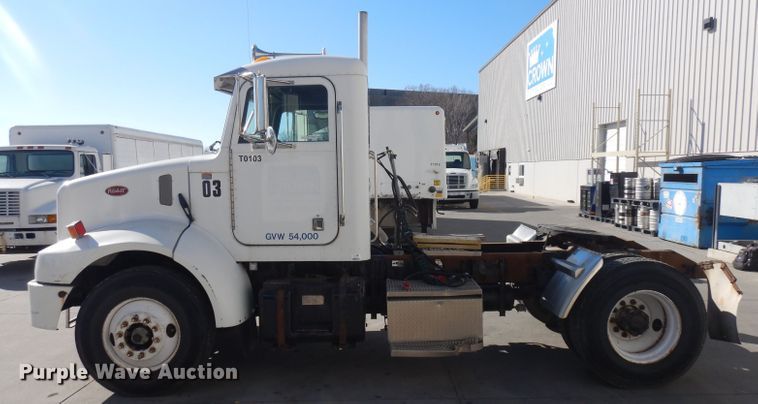 image for item EY9047 2003 Peterbilt 330  semi truck