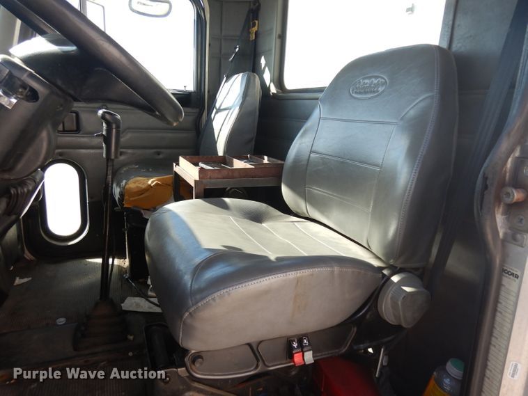 image for item EY9047 2003 Peterbilt 330  semi truck