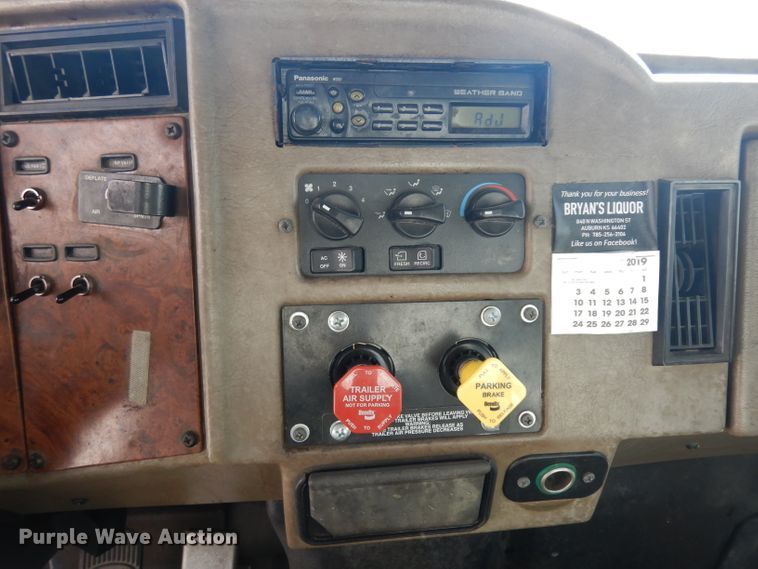 image for item EY9047 2003 Peterbilt 330  semi truck