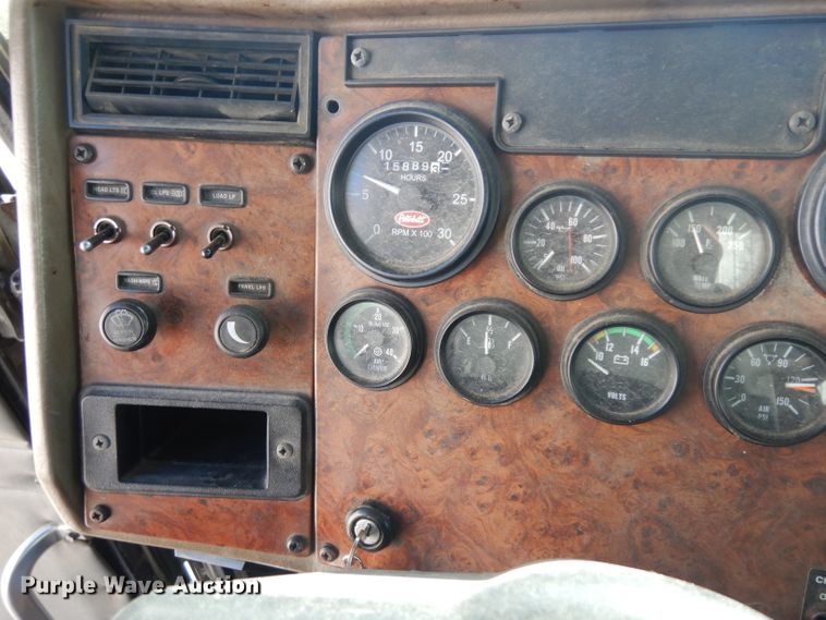 image for item EY9047 2003 Peterbilt 330  semi truck