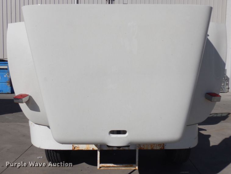 image for item EY9047 2003 Peterbilt 330  semi truck