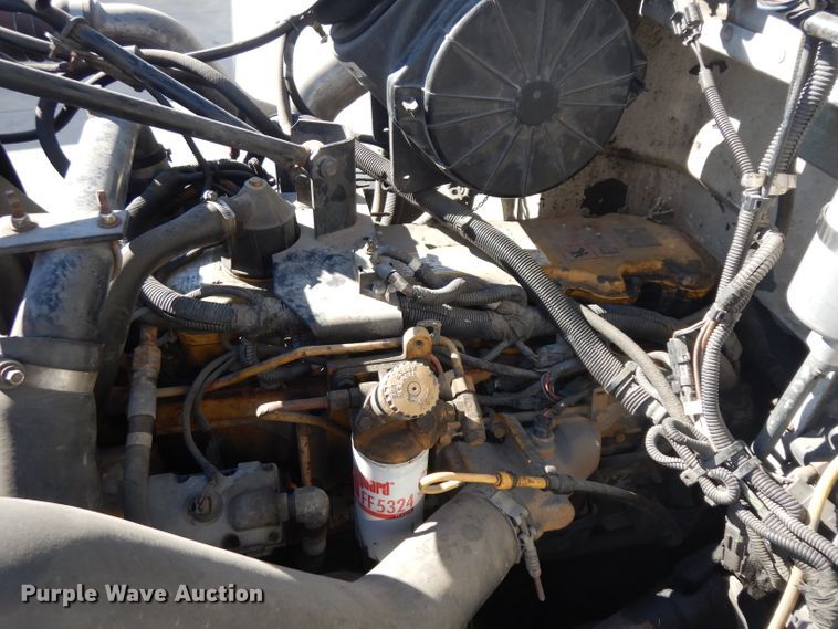 image for item EY9047 2003 Peterbilt 330  semi truck