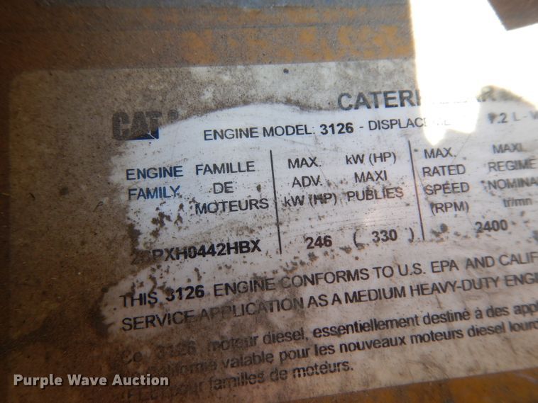 image for item EY9047 2003 Peterbilt 330  semi truck