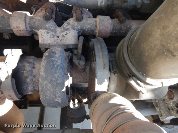 image for item EY9047 2003 Peterbilt 330  semi truck