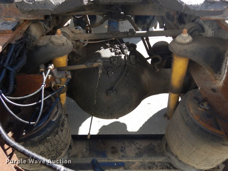 image for item EY9047 2003 Peterbilt 330  semi truck