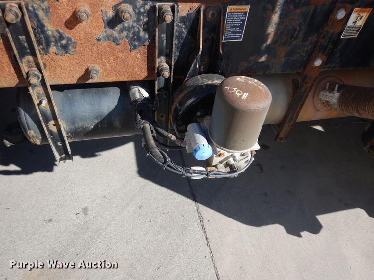 image for item EY9047 2003 Peterbilt 330  semi truck