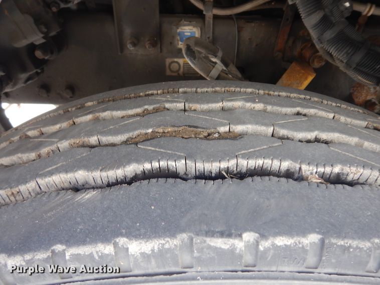 image for item EY9047 2003 Peterbilt 330  semi truck