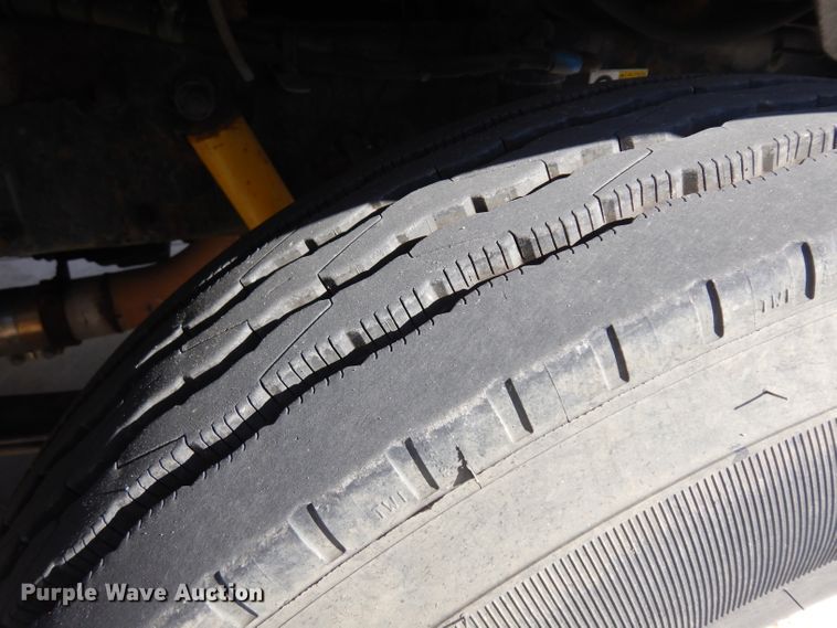 image for item EY9047 2003 Peterbilt 330  semi truck