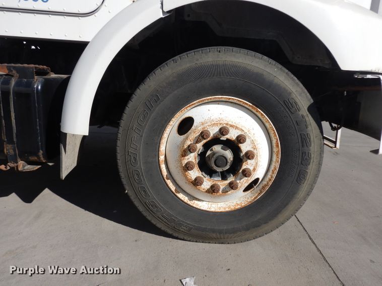 image for item EY9047 2003 Peterbilt 330  semi truck