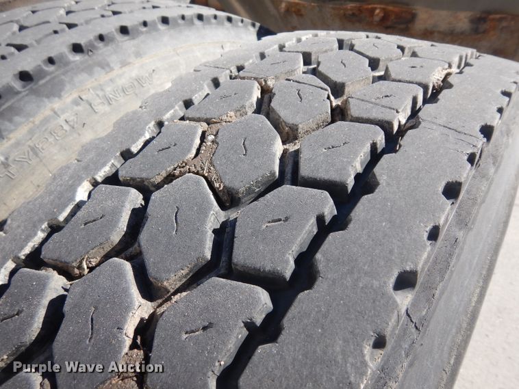 image for item EY9047 2003 Peterbilt 330  semi truck