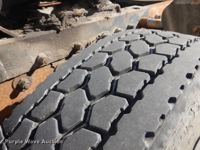 image for item EY9047 2003 Peterbilt 330  semi truck