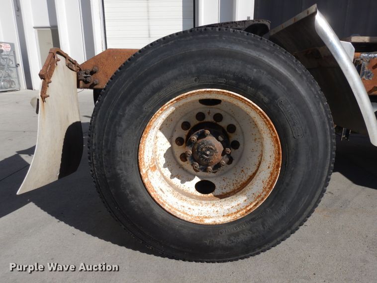 image for item EY9047 2003 Peterbilt 330  semi truck