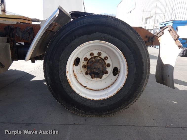 image for item EY9047 2003 Peterbilt 330  semi truck