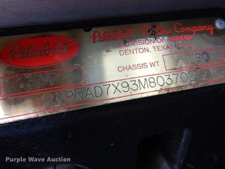 image for item EY9047 2003 Peterbilt 330  semi truck