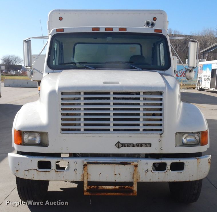 image for item EY9050 1997 International 4900  refrigerated truck