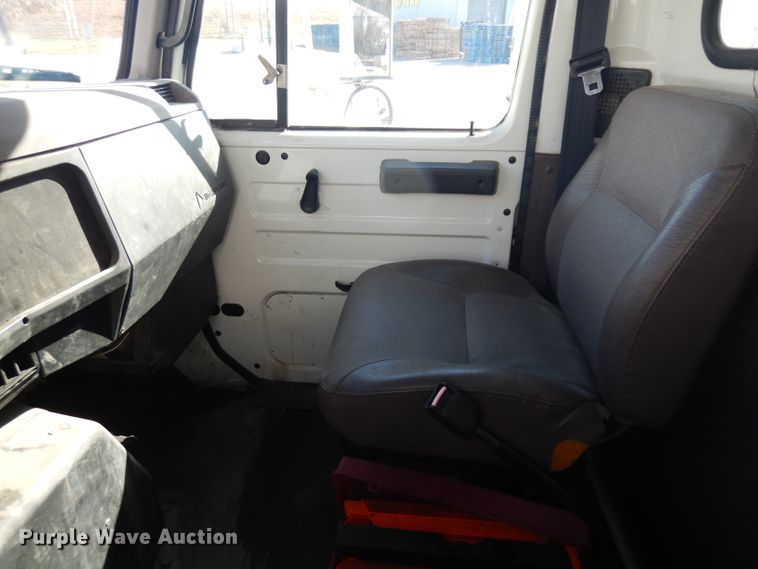 image for item EY9050 1997 International 4900  refrigerated truck